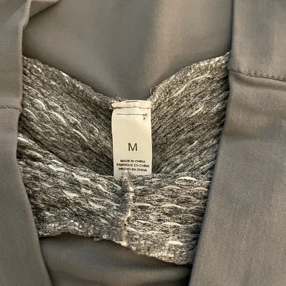 Viral leggings. Never worn - Picture 5 of 5